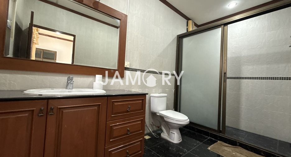 Haus zur Miete mit 5 Zimmer in Bang Lamung, Chonburi
