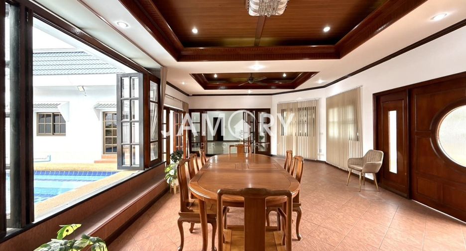 Haus zur Miete mit 5 Zimmer in Bang Lamung, Chonburi