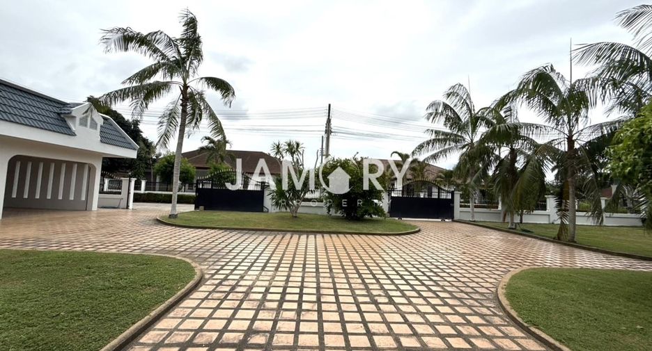 Haus zur Miete mit 5 Zimmer in Bang Lamung, Chonburi