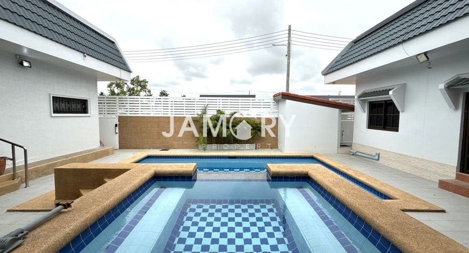 Haus zur Miete mit 5 Zimmer in Bang Lamung, Chonburi
