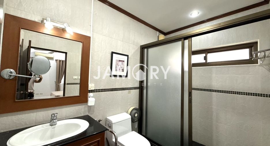 Haus zur Miete mit 5 Zimmer in Bang Lamung, Chonburi