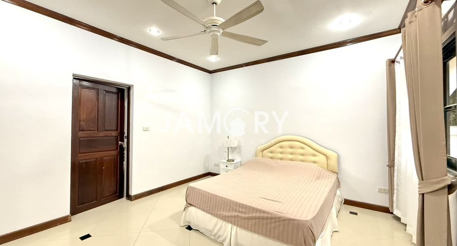 Haus zur Miete mit 5 Zimmer in Bang Lamung, Chonburi