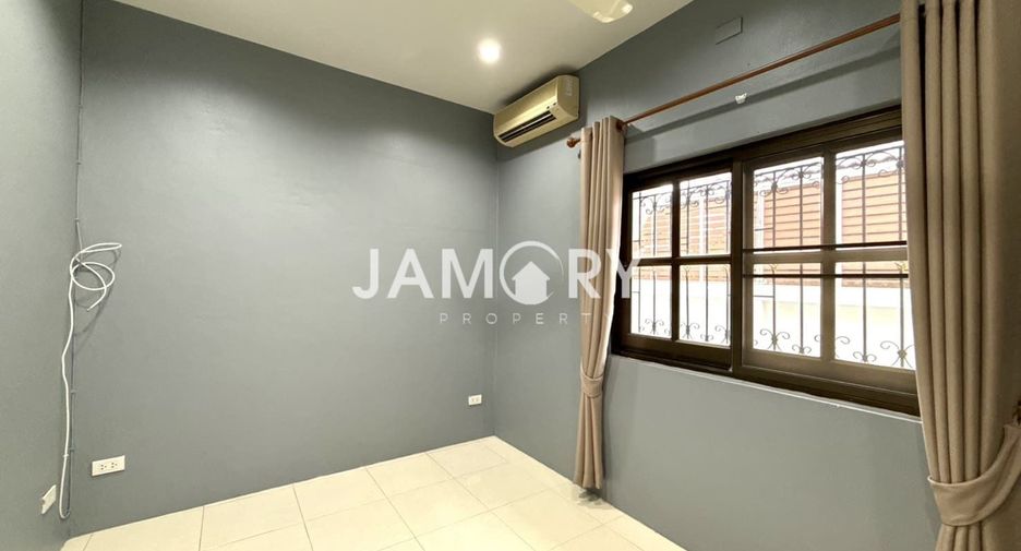 Haus zur Miete mit 5 Zimmer in Bang Lamung, Chonburi