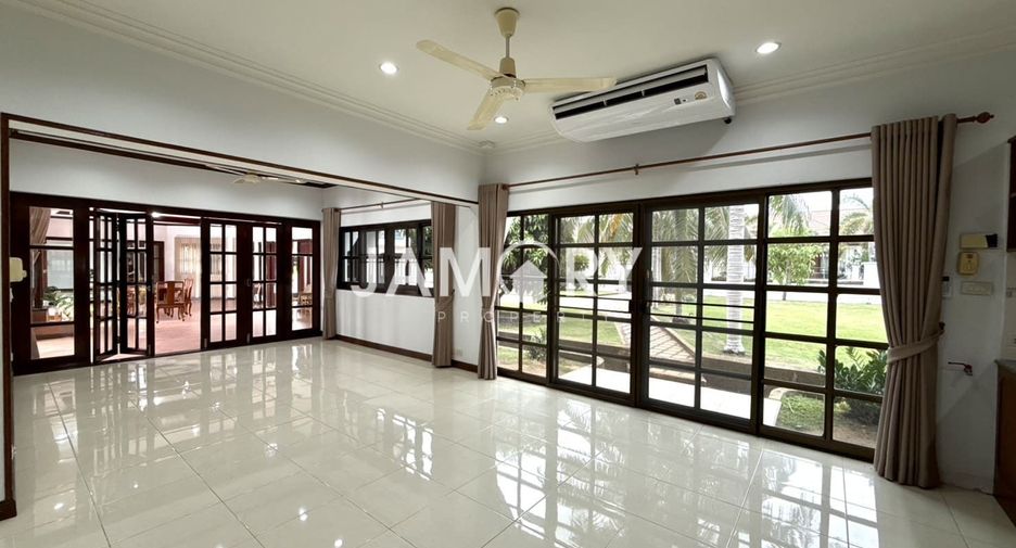 Haus zur Miete mit 5 Zimmer in Bang Lamung, Chonburi