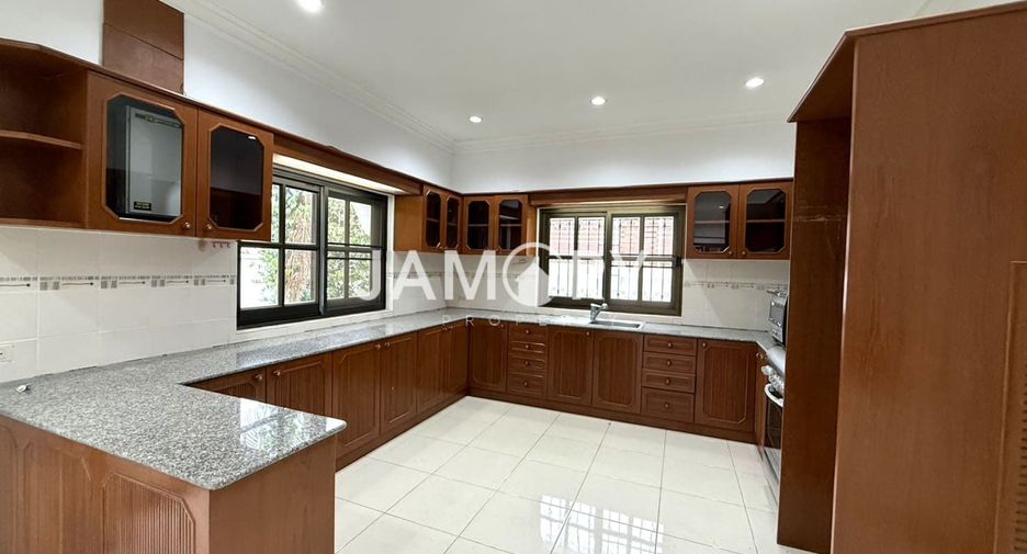 Haus zur Miete mit 5 Zimmer in Bang Lamung, Chonburi