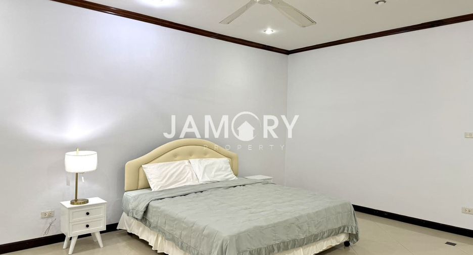 Haus zur Miete mit 5 Zimmer in Bang Lamung, Chonburi