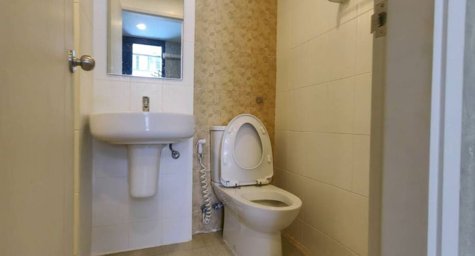 For sale 1 bed condo in Khan Na Yao, Bangkok