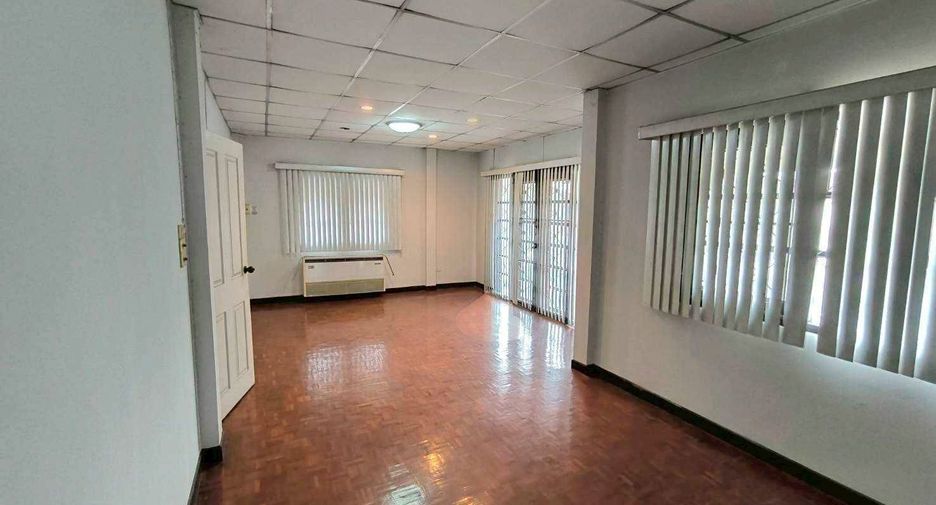 For sale 3 bedrooms house in Khlong Sam Wa, Bangkok