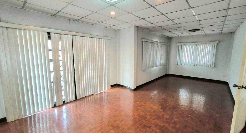 For sale 3 bedrooms house in Khlong Sam Wa, Bangkok