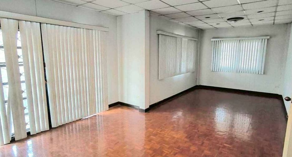 For sale 3 bedrooms house in Khlong Sam Wa, Bangkok