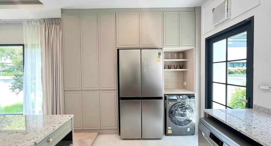 For rent 4 bedrooms house in Bang Phli, Samut Prakan