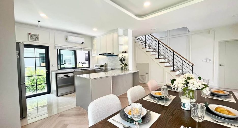 For rent 4 bedrooms house in Bang Phli, Samut Prakan
