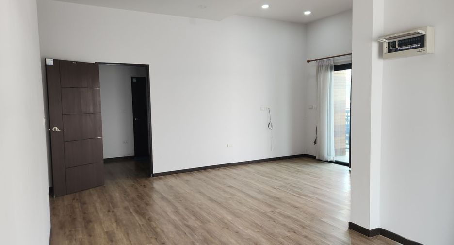 Casa en venta de 3 habitaciones en Mueang Nakhon Ratchasima, Nakhon Ratchasima