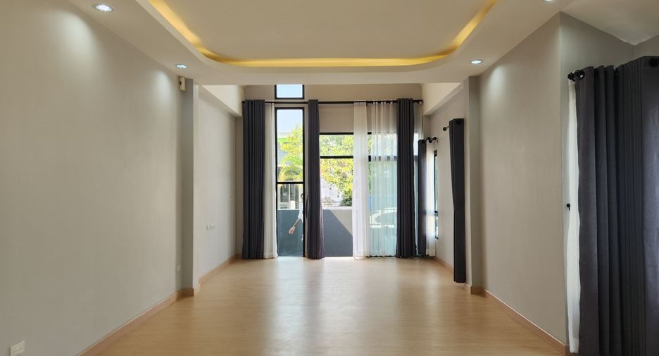 Casa en venta de 3 habitaciones en Mueang Nakhon Ratchasima, Nakhon Ratchasima