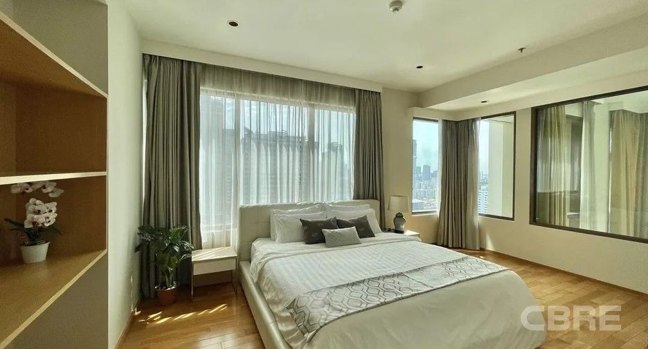 For sale 2 bedrooms condo in Khlong Toei, Bangkok