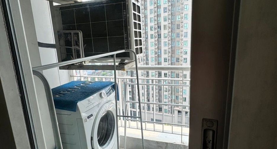 À louer 2 chambres condo à Huai Khwang, Bangkok