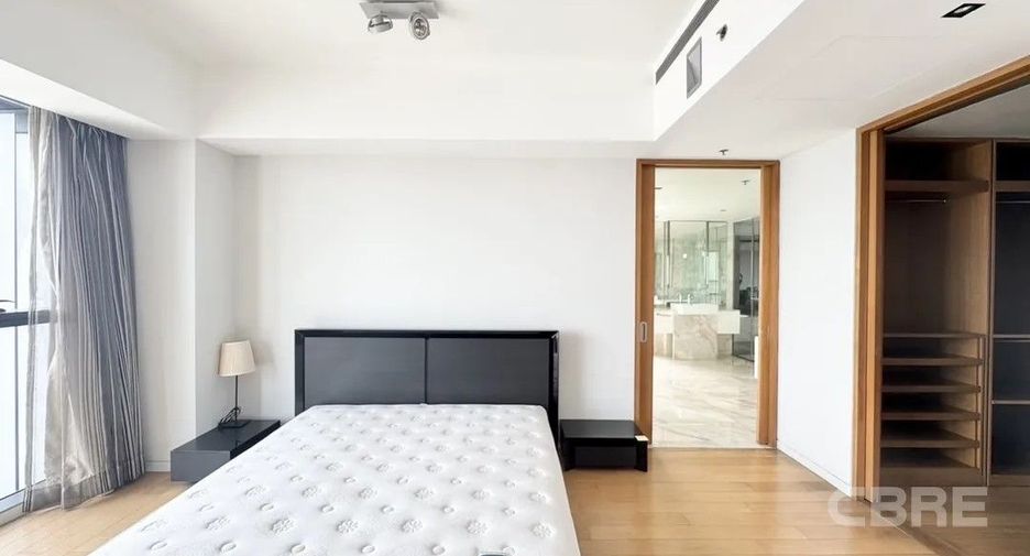 For sale 4 bedrooms condo in Sathon, Bangkok