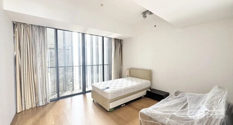 For sale 4 bedrooms condo in Sathon, Bangkok