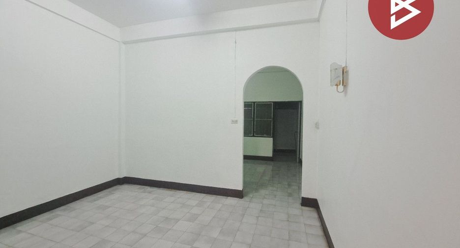 Casa adosada en venta de 3 habitaciones en Mueang Nakhon Sawan, Nakhon Sawan