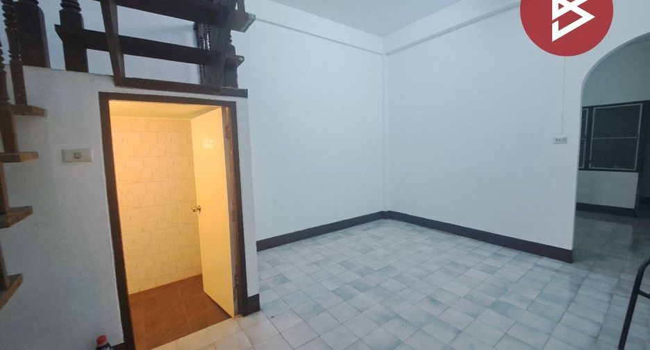 Casa adosada en venta de 3 habitaciones en Mueang Nakhon Sawan, Nakhon Sawan