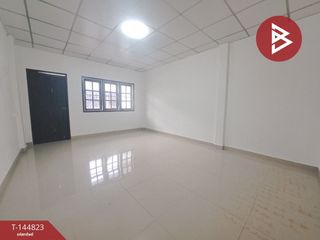 Casa adosada en venta de 3 habitaciones en Mueang Nakhon Sawan, Nakhon Sawan