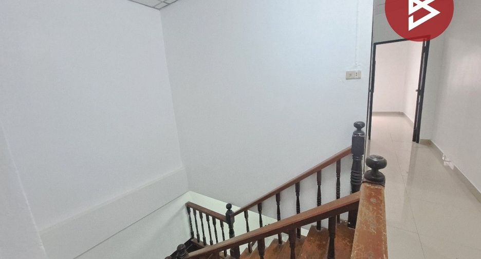 Casa adosada en venta de 3 habitaciones en Mueang Nakhon Sawan, Nakhon Sawan