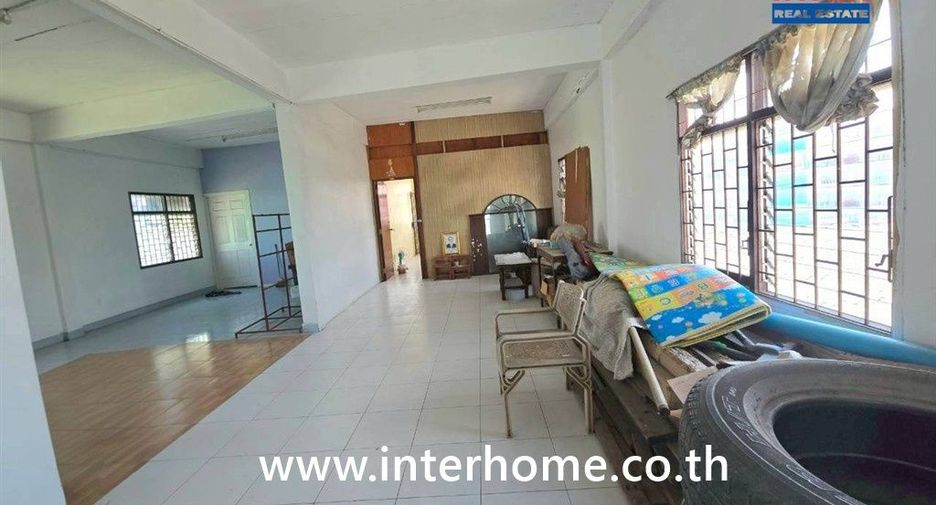 For sale 4 bedrooms retail Space in Mueang Samut Prakan, Samut Prakan
