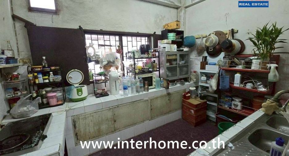 For sale 4 bedrooms retail Space in Mueang Samut Prakan, Samut Prakan