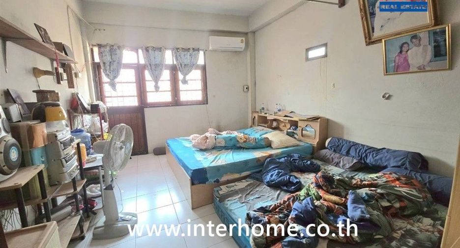 For sale 4 bedrooms retail Space in Mueang Samut Prakan, Samut Prakan