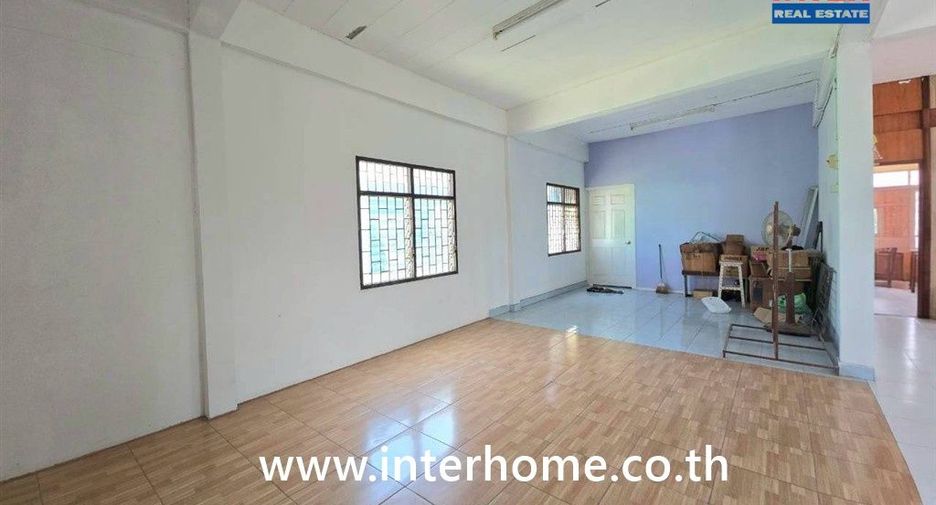 For sale 4 bedrooms retail Space in Mueang Samut Prakan, Samut Prakan