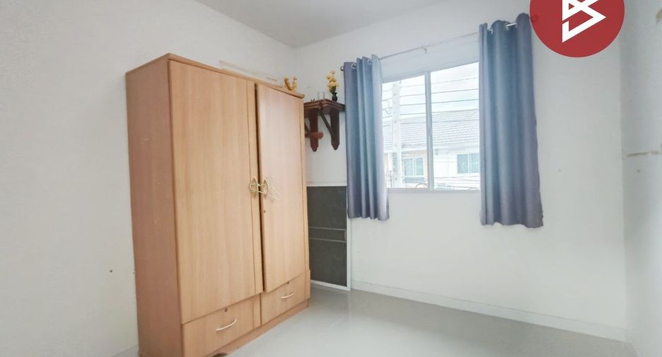 For sale 3 bedrooms townhouse in Mueang Samut Prakan, Samut Prakan