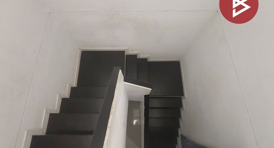 For sale 3 bedrooms townhouse in Mueang Samut Prakan, Samut Prakan