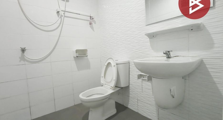 For sale 3 bedrooms townhouse in Mueang Samut Prakan, Samut Prakan