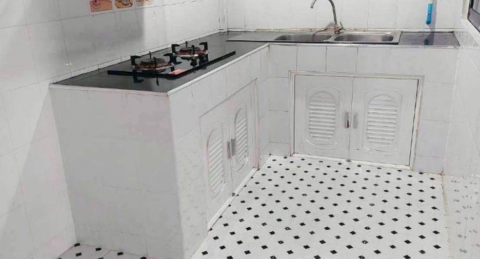 For rent and for sale 5 bedrooms townhouse in Mueang Samut Prakan, Samut Prakan