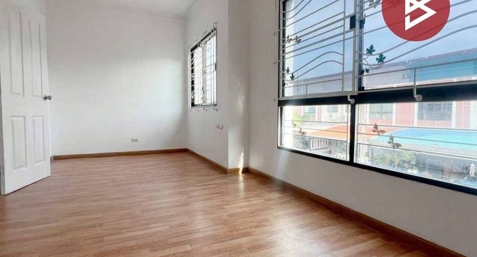 For rent and for sale 5 bedrooms townhouse in Mueang Samut Prakan, Samut Prakan