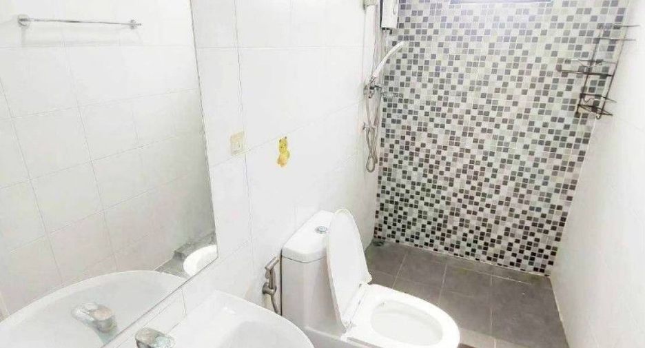 For rent and for sale 5 bedrooms townhouse in Mueang Samut Prakan, Samut Prakan