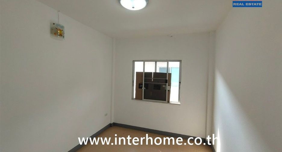 For sale 3 bedrooms townhouse in Min Buri, Bangkok