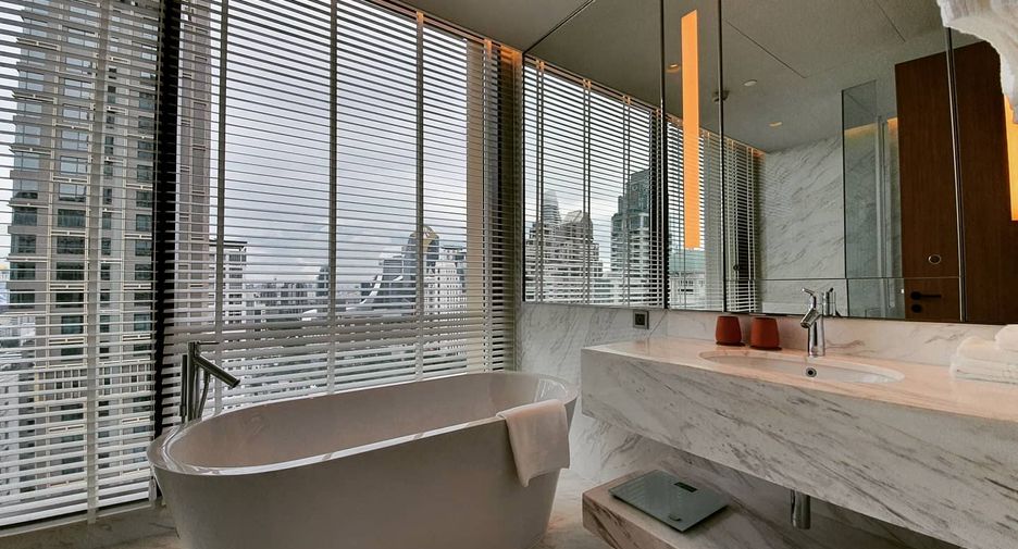 For rent 2 bedrooms apartment in Pathum Wan, Bangkok