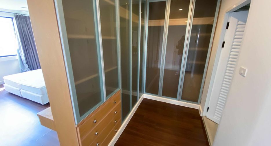 Condo en alquiler de 2 habitaciones en Khlong Toei, Bangkok