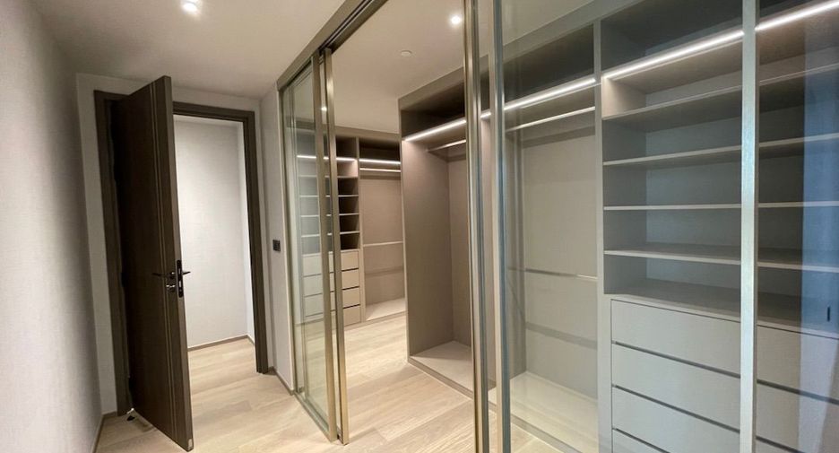 For rent 3 bedrooms apartment in Pathum Wan, Bangkok