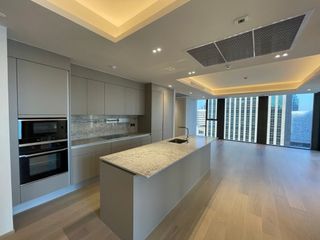 For rent 3 bedrooms apartment in Pathum Wan, Bangkok