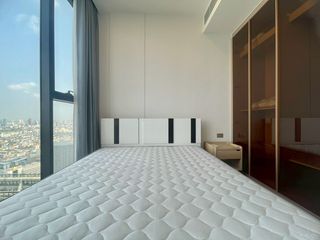Condo en alquiler de 2 habitaciones en Huai Khwang, Bangkok