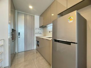 Condo en alquiler de 2 habitaciones en Huai Khwang, Bangkok
