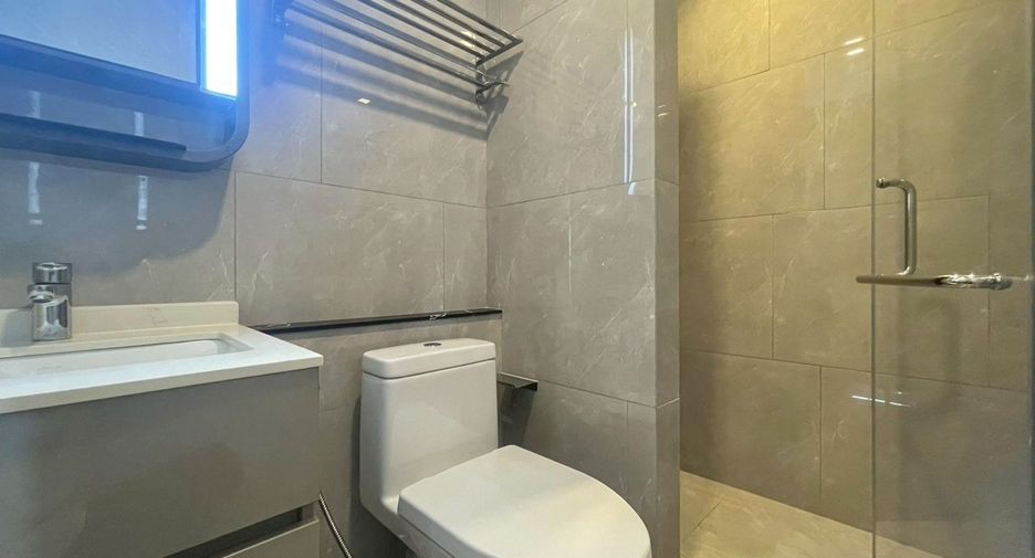 For rent 2 bedrooms condo in Huai Khwang, Bangkok