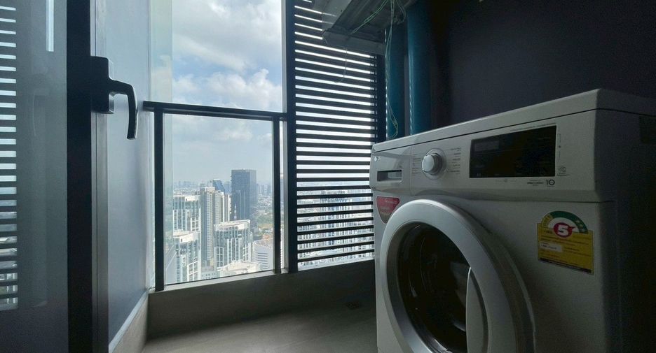 For rent 2 bedrooms condo in Huai Khwang, Bangkok