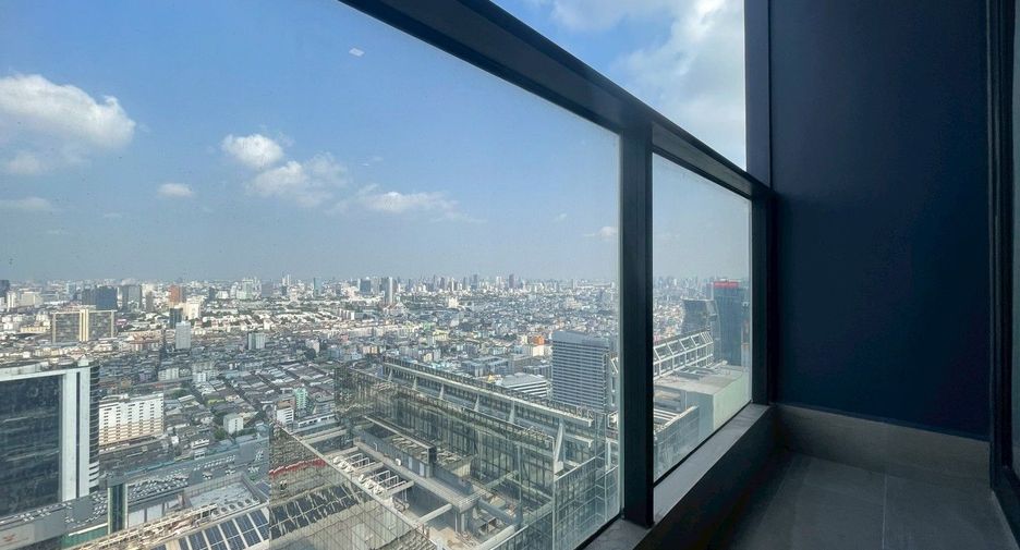 For rent 2 bedrooms condo in Huai Khwang, Bangkok