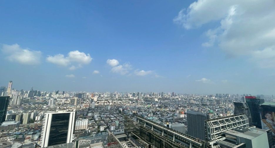 For rent 2 bedrooms condo in Huai Khwang, Bangkok