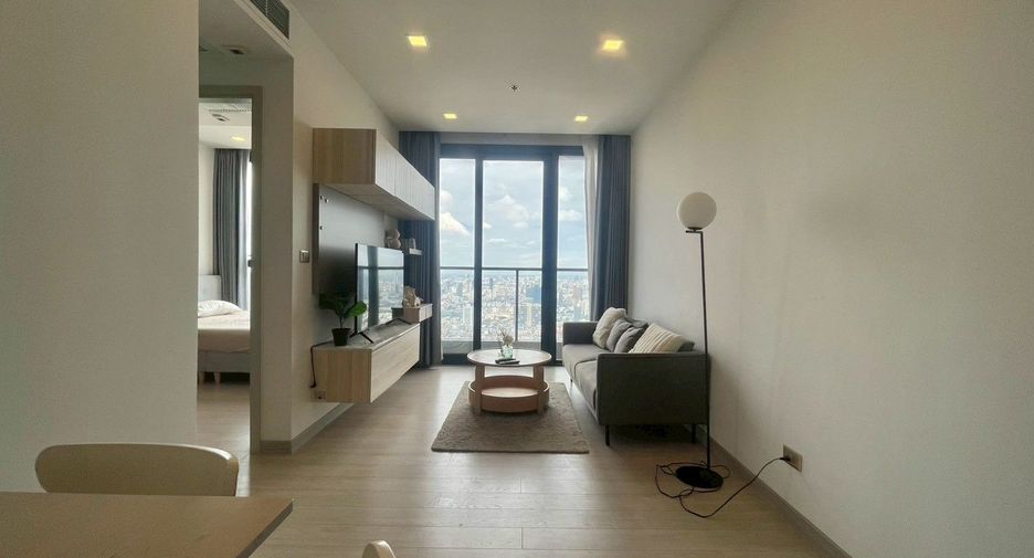 For rent 2 bedrooms condo in Huai Khwang, Bangkok