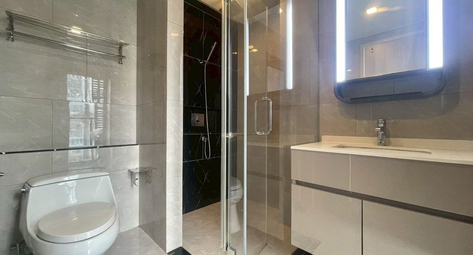 For rent 2 bedrooms condo in Huai Khwang, Bangkok