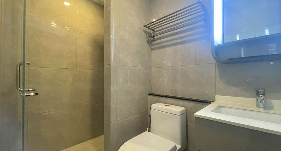 For rent 2 bedrooms condo in Huai Khwang, Bangkok